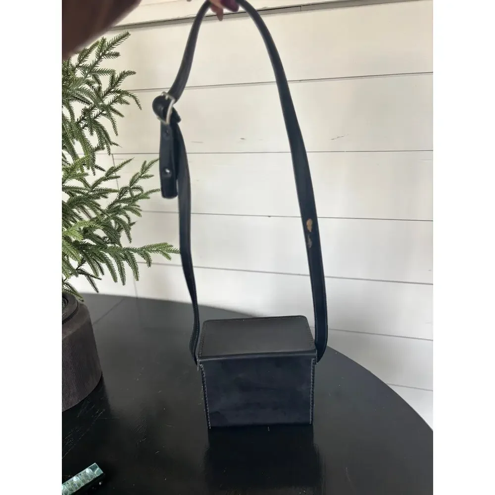 VTG Polaroid Camera Black Leather Hard Case Flip‎ Top Adjustable Shoulder Strap